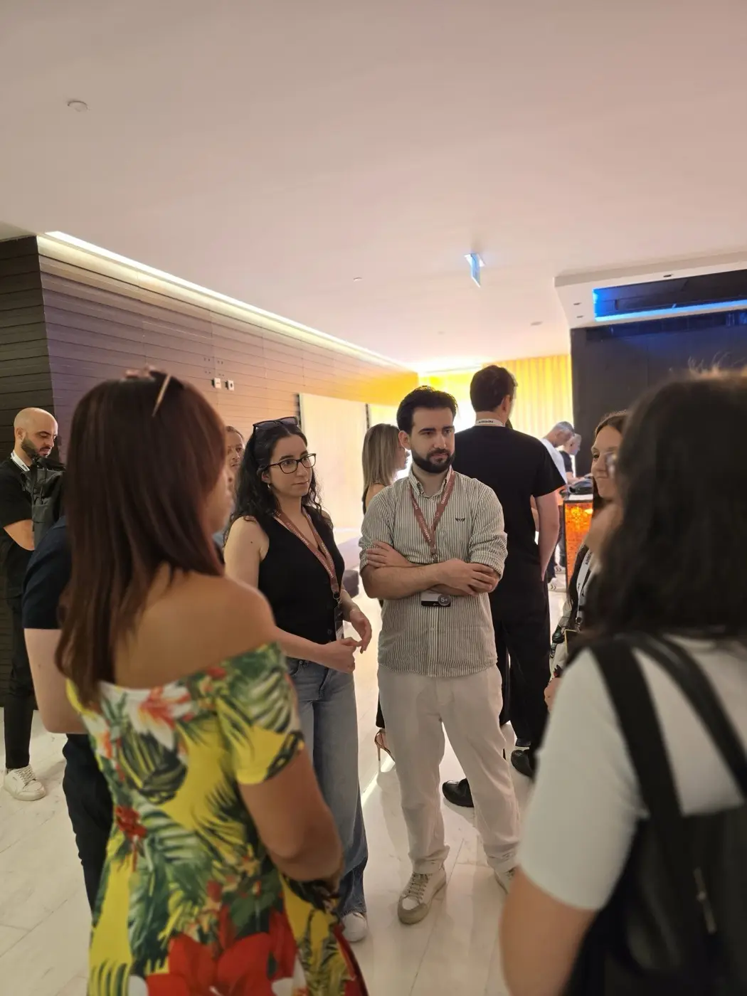 Alunos do Traffic Masters a conversar no intervalo do encontro presencial